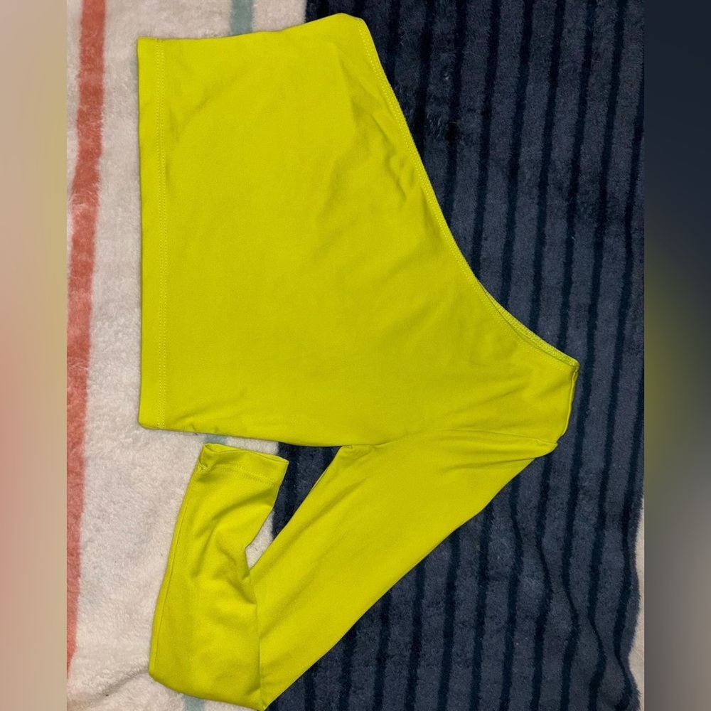 One sleeve crop top!